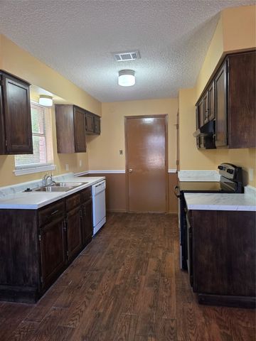 6101 Cool Springs Drive, Arlington, TX 76001