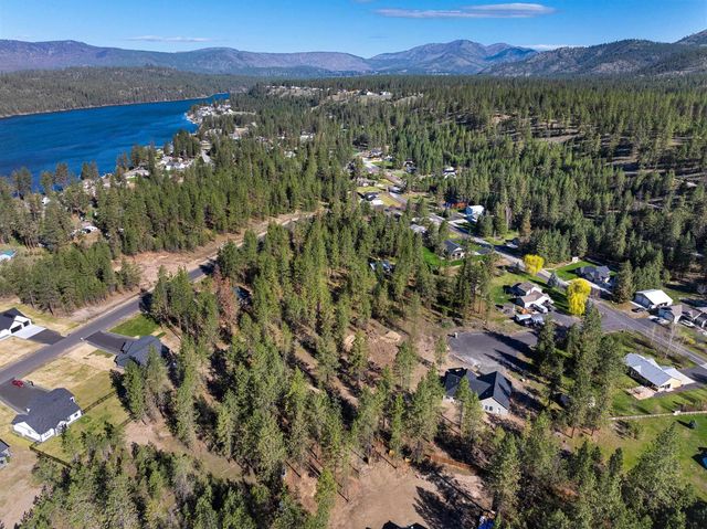 6454 Justin Ct, Nine Mile Falls, WA 99026