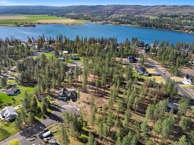 6454 Justin Ct, Nine Mile Falls, WA 99026