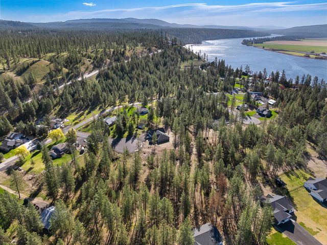 6454 Justin Ct, Nine Mile Falls, WA 99026