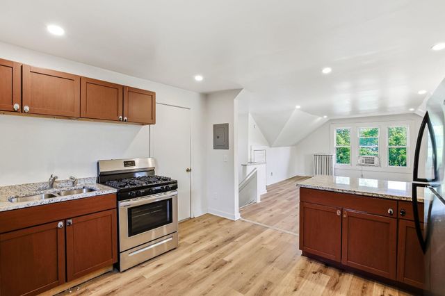 852 Ashland Avenue, Saint Paul, MN 55104