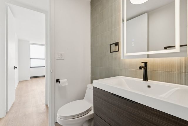 655 W Irving Park Road 4212, Chicago, IL 60613