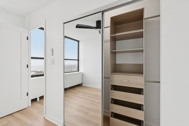 655 W Irving Park Road 4212, Chicago, IL 60613