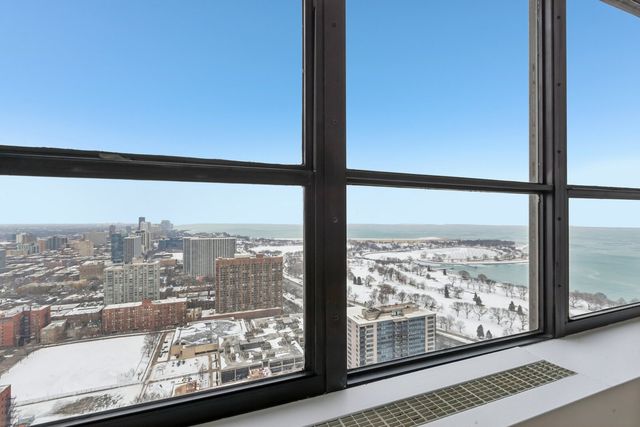 655 W Irving Park Road 4212, Chicago, IL 60613