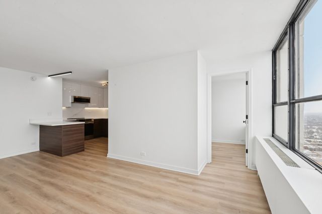 655 W Irving Park Road 4212, Chicago, IL 60613