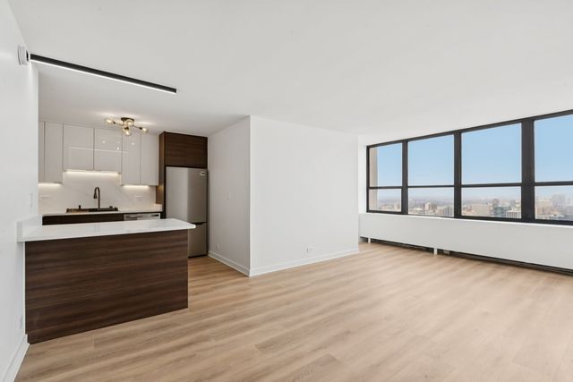 655 W Irving Park Road 4212, Chicago, IL 60613