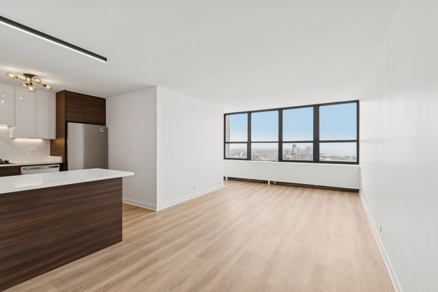 655 W Irving Park Road 4212, Chicago, IL 60613