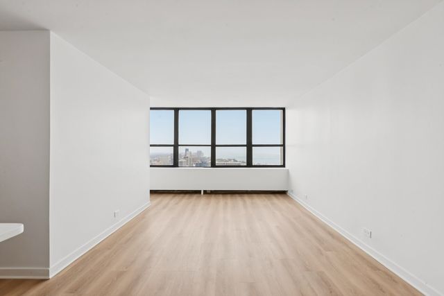 655 W Irving Park Road 4212, Chicago, IL 60613