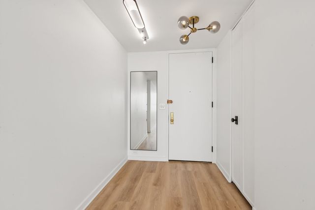 655 W Irving Park Road 4212, Chicago, IL 60613