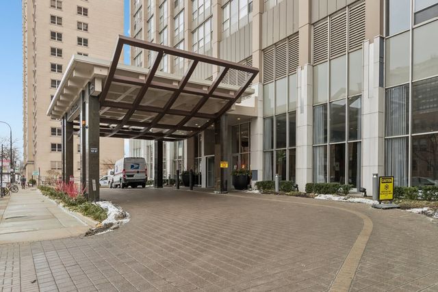 655 W Irving Park Road 4212, Chicago, IL 60613