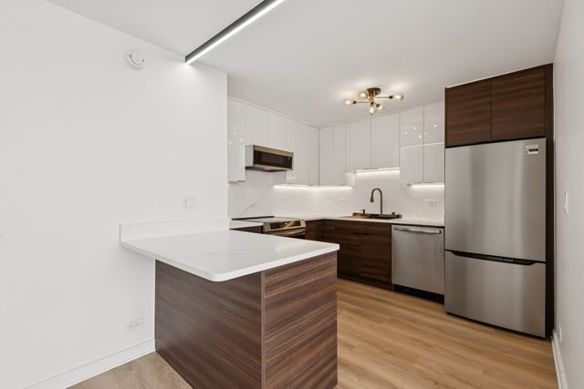 655 W Irving Park Road 4212, Chicago, IL 60613