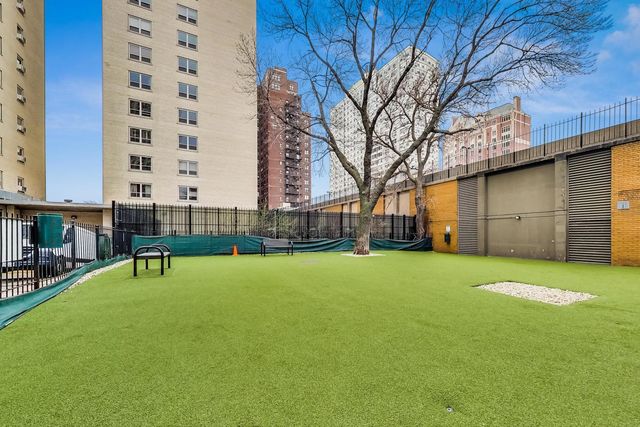 655 W Irving Park Road 4212, Chicago, IL 60613