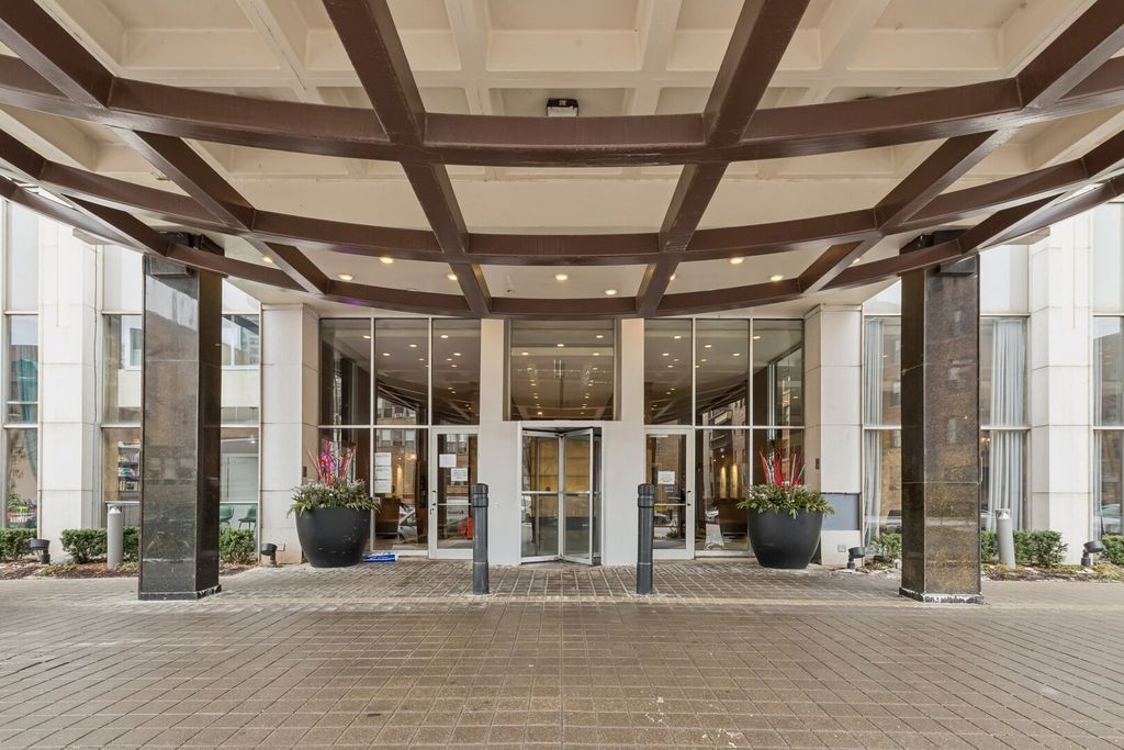 655 W Irving Park Road 4212, Chicago, IL 60613