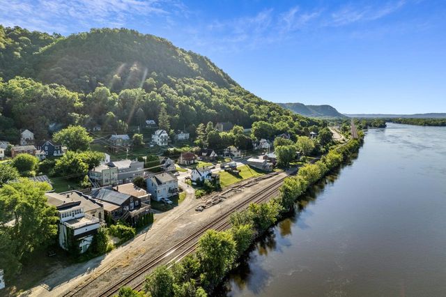 121 S Main STREET, Fountain City, WI 54629