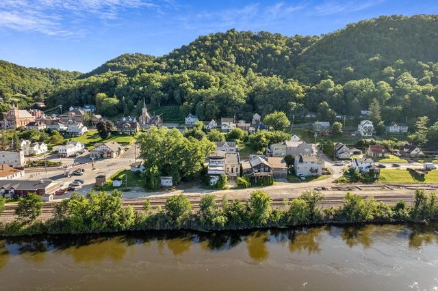 121 S Main STREET, Fountain City, WI 54629