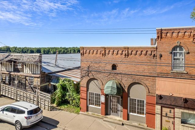 121 S Main STREET, Fountain City, WI 54629