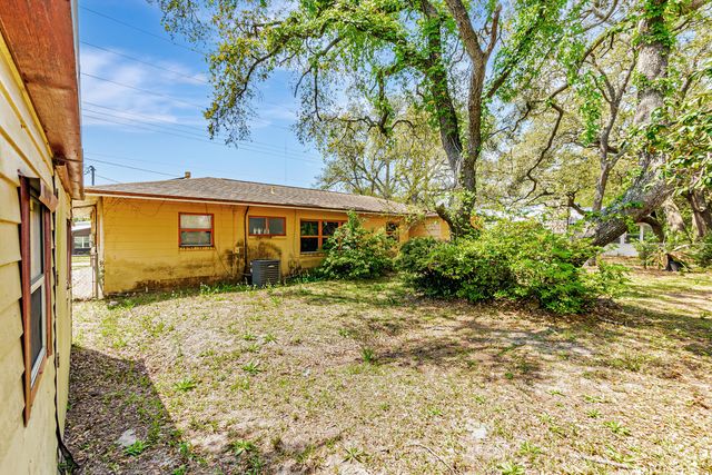 139 NW Jet Drive, Fort Walton Beach, FL 32548