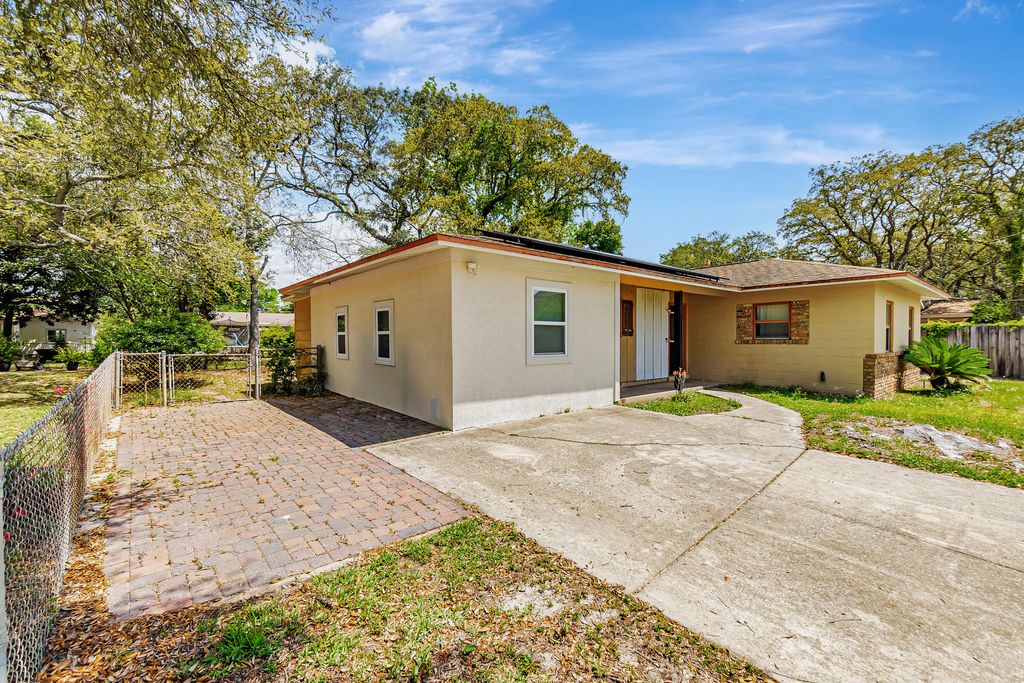 139 NW Jet Drive, Fort Walton Beach, FL 32548