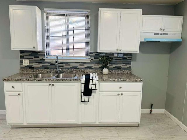 16599 Lenore Avenue, Detroit, MI 48219