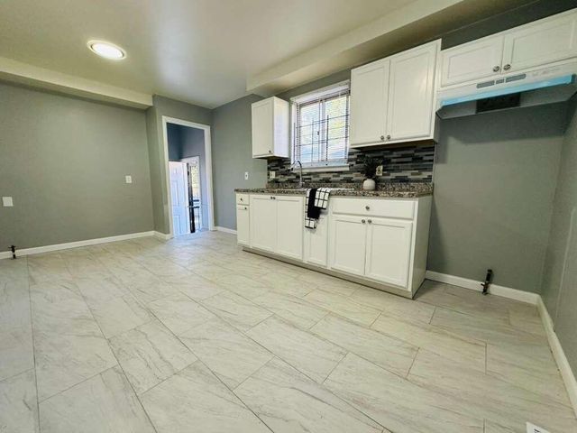 16599 Lenore Avenue, Detroit, MI 48219