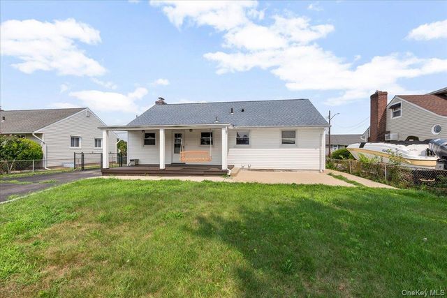 4 Cecil Place, Hicksville, NY 11801