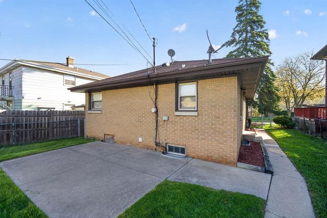7471 W Beckett AVENUE, Milwaukee, WI 53216
