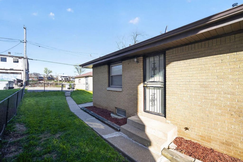 7471 W Beckett AVENUE, Milwaukee, WI 53216