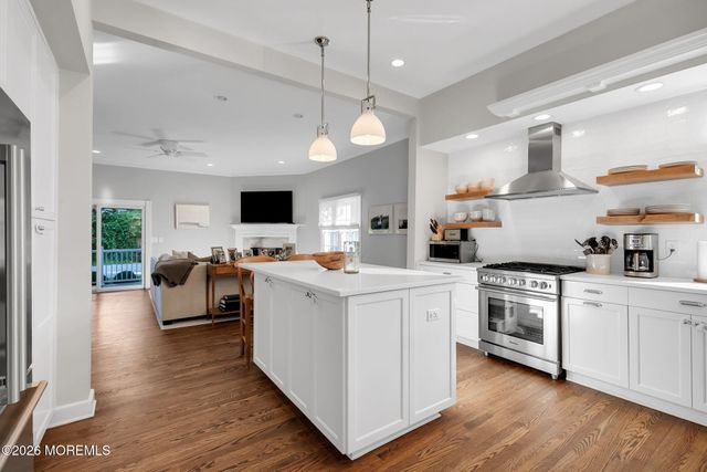12 Doughty Lane, Fair Haven, NJ 07704