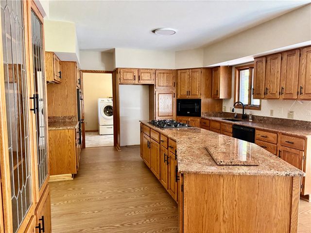 1 Coronado Dr, Neshannock Twp, PA 16105