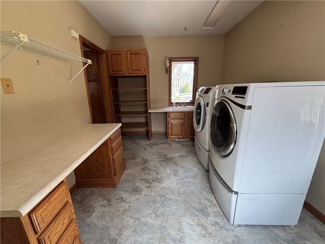 1 Coronado Dr, Neshannock Twp, PA 16105