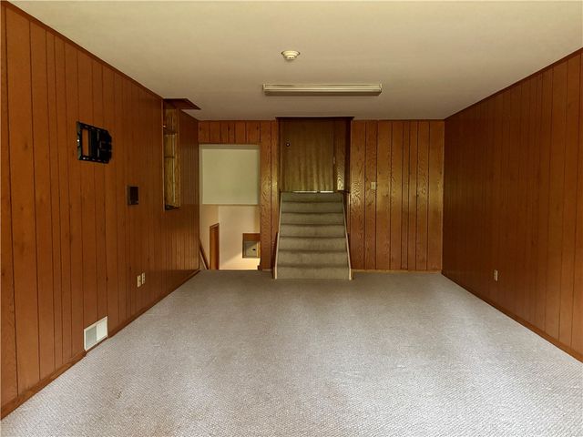 1 Coronado Dr, Neshannock Twp, PA 16105