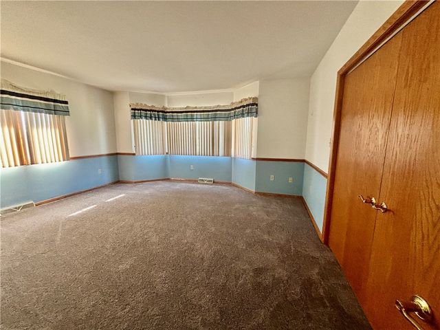 1 Coronado Dr, Neshannock Twp, PA 16105