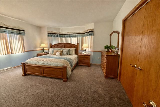 1 Coronado Dr, Neshannock Twp, PA 16105