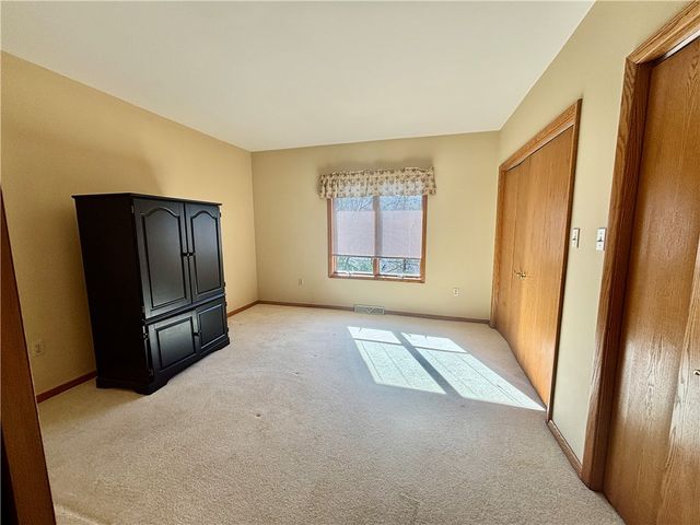 1 Coronado Dr, Neshannock Twp, PA 16105