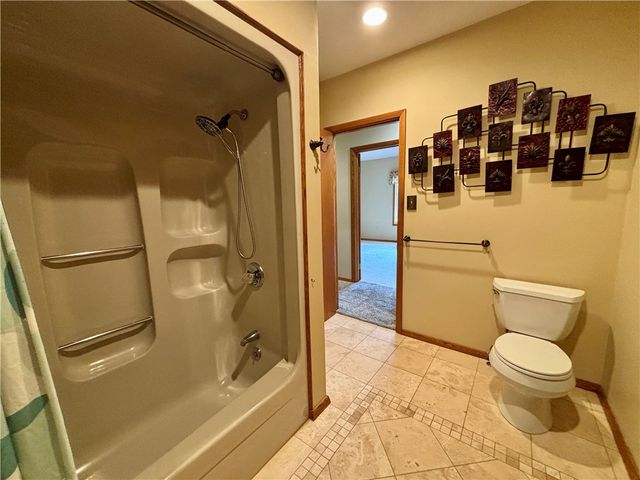 1 Coronado Dr, Neshannock Twp, PA 16105