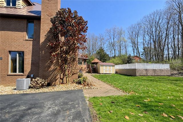 1 Coronado Dr, Neshannock Twp, PA 16105