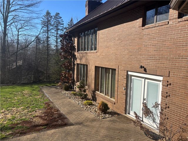 1 Coronado Dr, Neshannock Twp, PA 16105