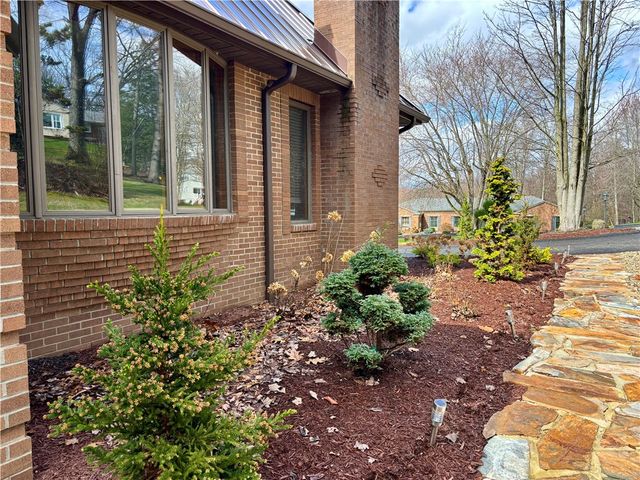 1 Coronado Dr, Neshannock Twp, PA 16105