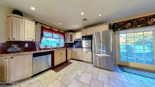 257 Locust Avenue, Staten Island, NY 10306