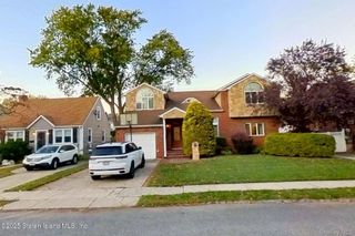 257 Locust Avenue, Staten Island, NY 10306