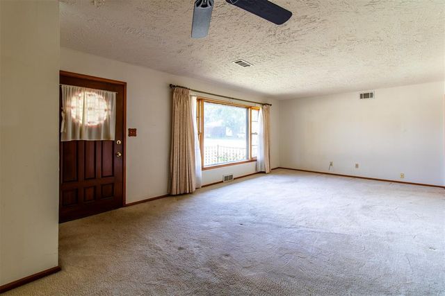216 W Coe Drive, Midwest City, OK 73110