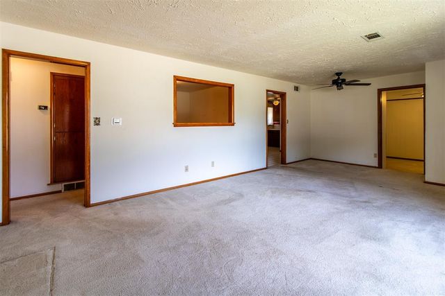 216 W Coe Drive, Midwest City, OK 73110