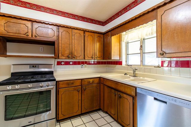 216 W Coe Drive, Midwest City, OK 73110