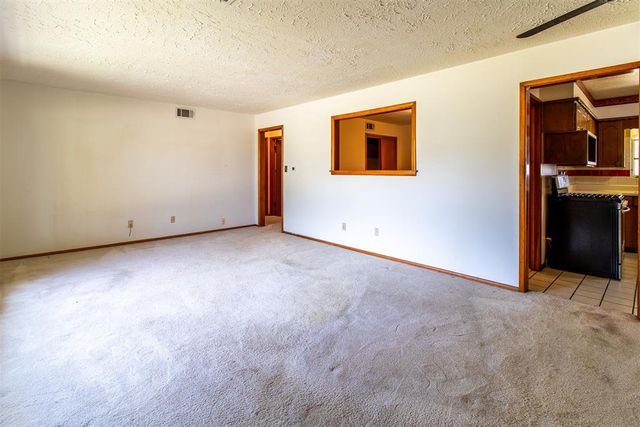 216 W Coe Drive, Midwest City, OK 73110