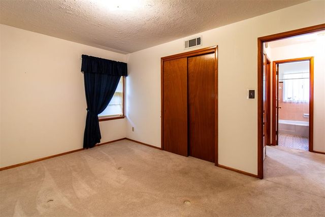 216 W Coe Drive, Midwest City, OK 73110