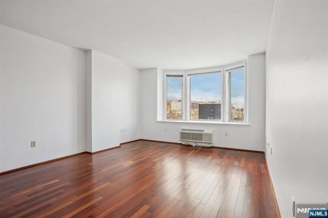 3110 City Place, Edgewater, NJ 07020