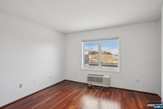 3110 City Place, Edgewater, NJ 07020