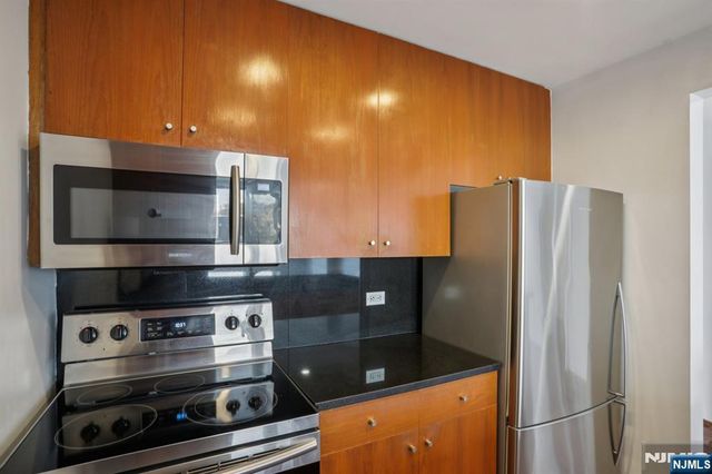 3110 City Place, Edgewater, NJ 07020