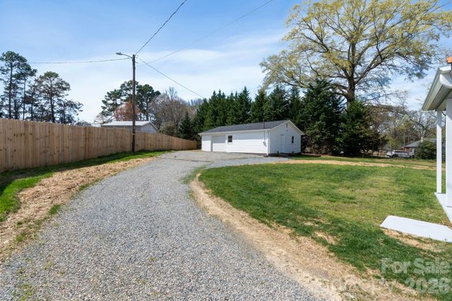 2106 Statesville Highway, Mooresville, NC 28115