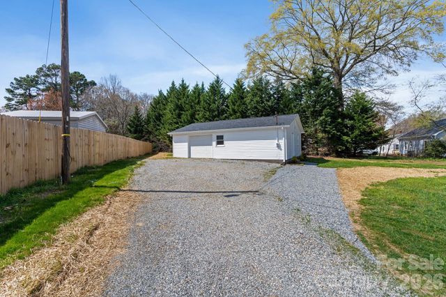 2106 Statesville Highway, Mooresville, NC 28115
